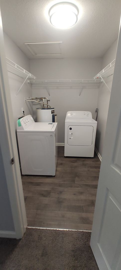 1 bed, 1 bath, 775 sqft, $970, Unit 107 - J