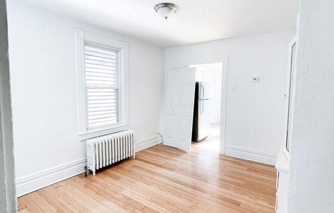 3 beds, 1 bath, $1,600, Unit Apt 2