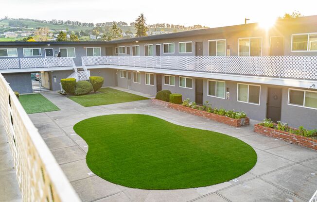 14444 Forty Four Winks Apartments