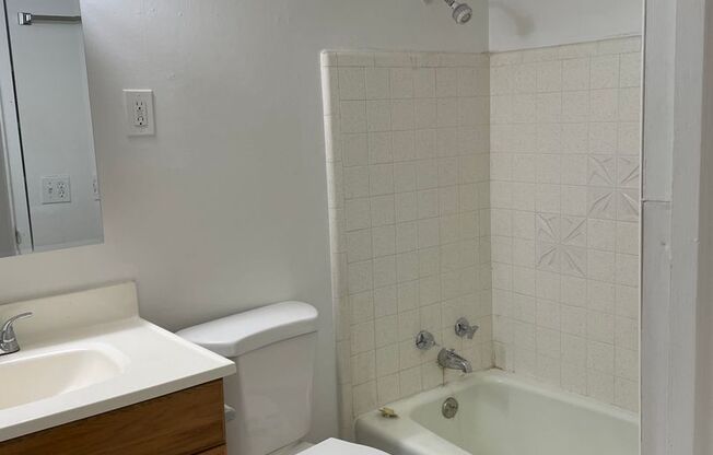 2 beds, 1 bath, 900 sqft, $1,095, Unit 01BN