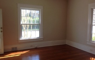 2 beds, 1 bath, $1,175, Unit 933 Franklin Street