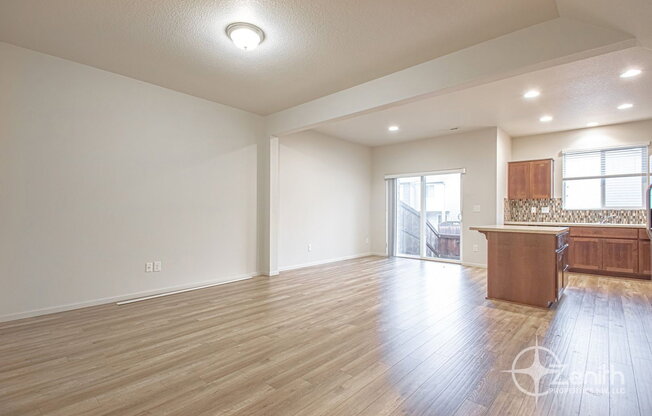8515 NE 13 PL