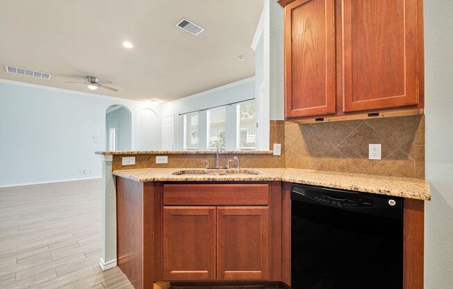 Beautiful 3 bedroom townhome available for rent for ASAP move in!!!! Medical Center Area!!!