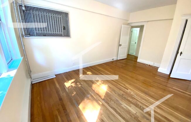 2 beds, 1 bath, $2,600, Unit 1