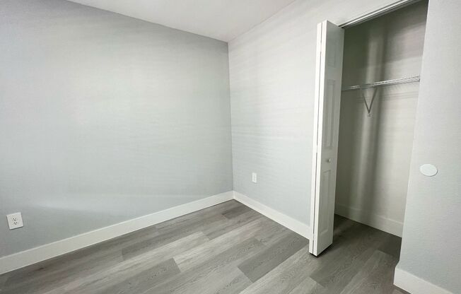 3 beds, 1 bath, 880 sqft, $2,300, Unit 5200-2