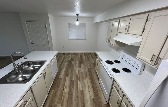 2 beds, 1 bath, 848 sqft, $1,900, Unit 2102