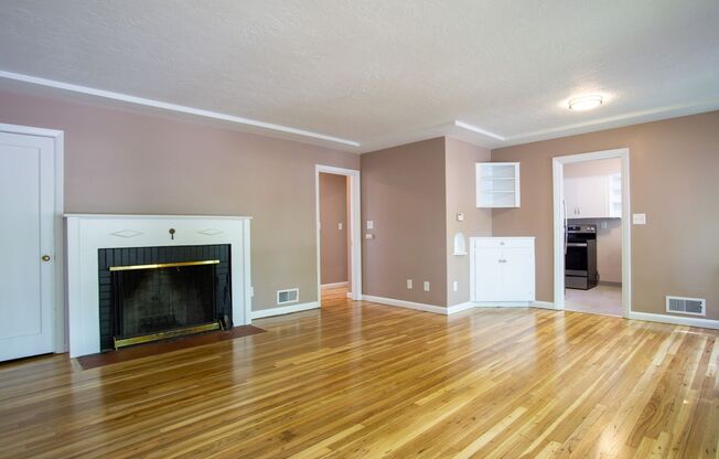 Beautiful 3-Bedroom Duplex in West Moreland Ready Now!