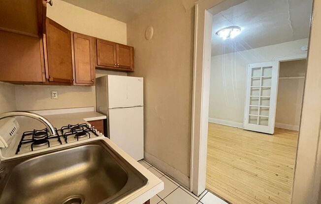 Studio, 1 bath, $895, Unit 17