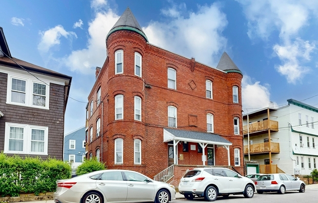 76 BELDEN ST
