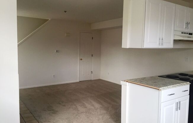 2 beds, 1 bath, $2,300, Unit # 2