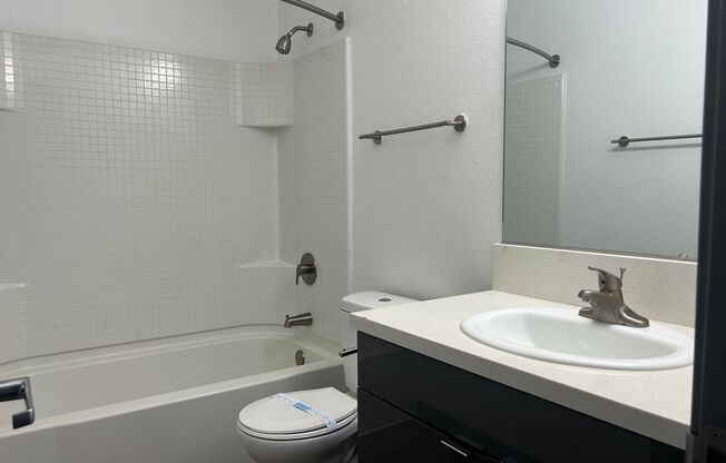 2 beds, 1 bath, 950 sqft, $2,895, Unit C026