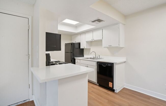 1 bed, 1 bath, 605 sqft, $1,225, Unit 1016