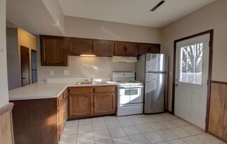 2 beds, 1 bath, $895, Unit Apt B