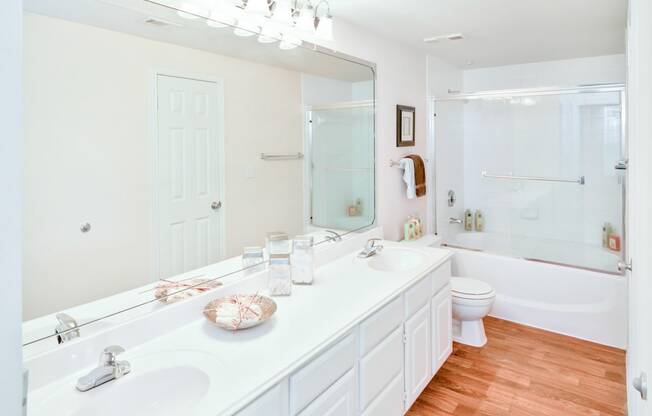 Double vanity at Turnberry Isle Apartments in Far North Dallas, TX, For Rent. Now leasing 1, 2 and 3 bedroom apartments.