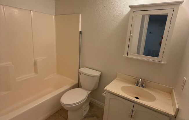 2 beds, 2 baths, 986 sqft, $1,005, Unit #B