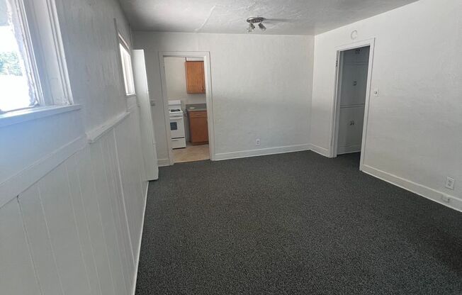 (LEASE PENDING) Charming 1 Bedroom House - South of the Tracks near Downtown Flag! $1,395