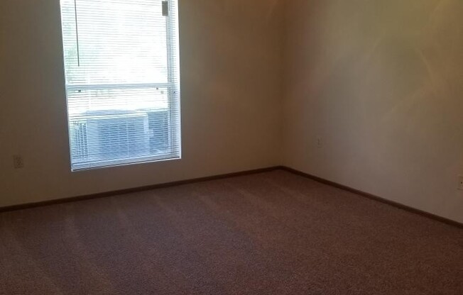 1 bed, 1 bath, 889 sqft, $940, Unit 112-106