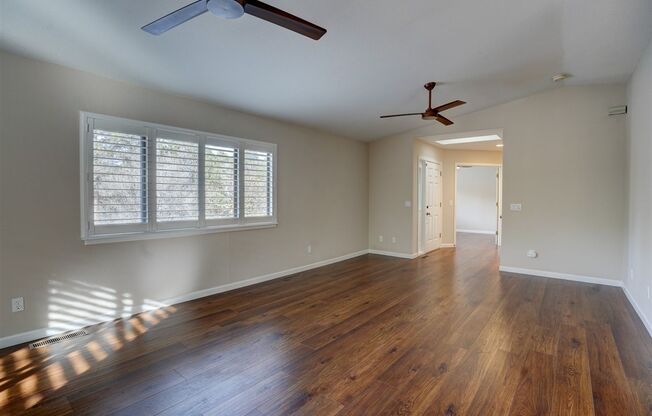 3 bedroom, 2 bathroom home in Forest Hylands!