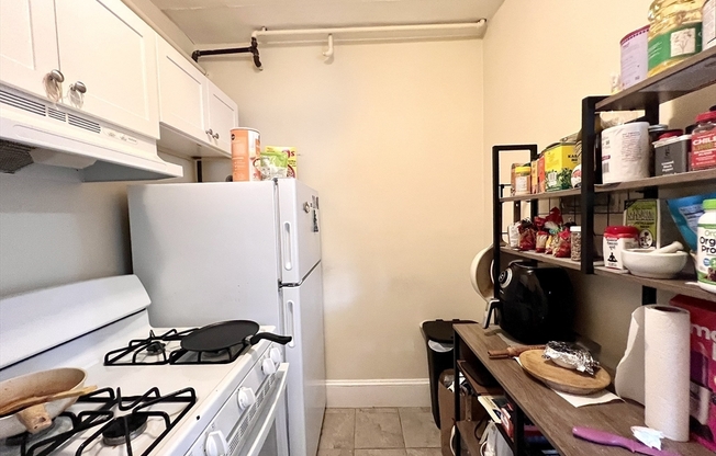 Studio, 1 bath, 450 sqft, $2,000, Unit 33