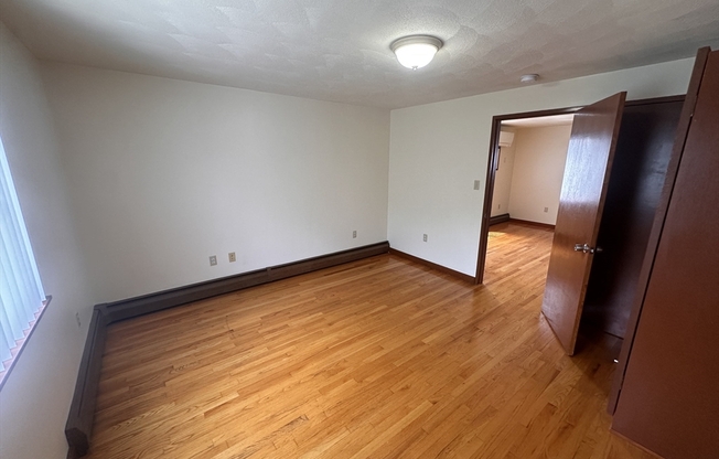 3 beds, 1 bath, 1,000 sqft, $3,000, Unit 2