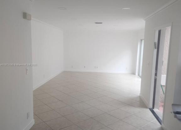 11047 LONGBOAT DR