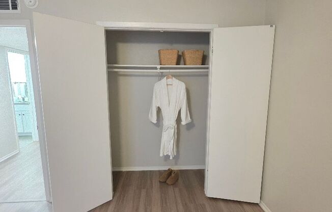 2 beds, 1 bath, 900 sqft, $1,321, Unit LAW11-116