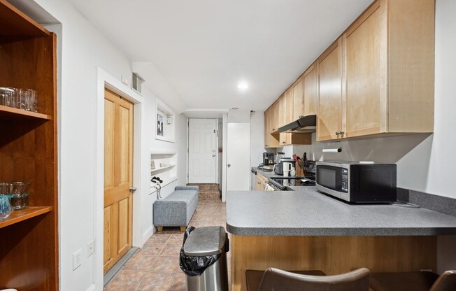 2 beds, 1 bath, 800 sqft, $3,700, Unit 1A