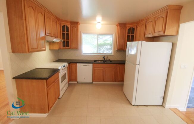 $3,895 - 3/2 Bath in the Moreland School District. Hardwood Floors throughout.