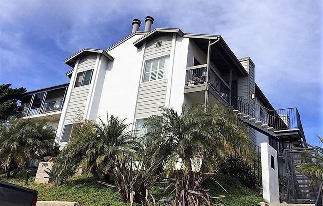 2bd/2bth Condo with Private Patio, In-Unit Laundry, Garage and Beautiful Bay and City Views!