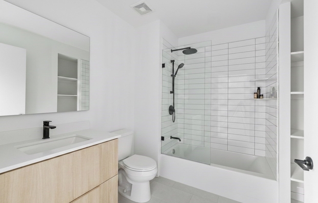 2 beds, 1 bath, 905 sqft, $4,800, Unit 310