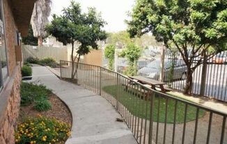 2 beds, 1 bath, $1,975, Unit 4966-02
