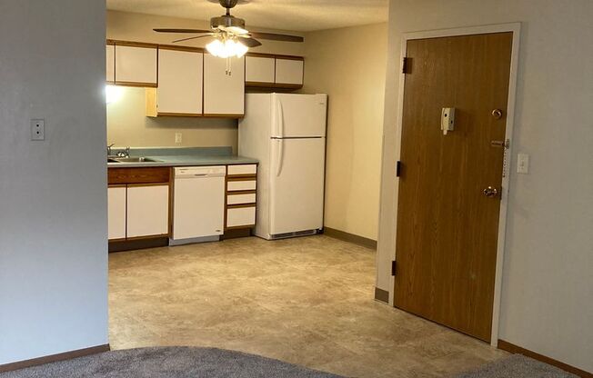 1 bed, 1 bath, 600 sqft, $925, Unit J-3