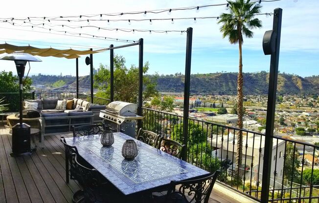 Gorgeous 5 Bed House - Amazing View!