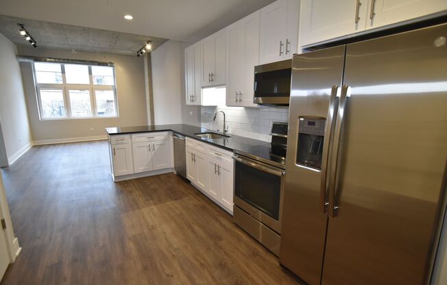 1 bed, 1 bath, 642 sqft, $3,300, Unit 3833-620