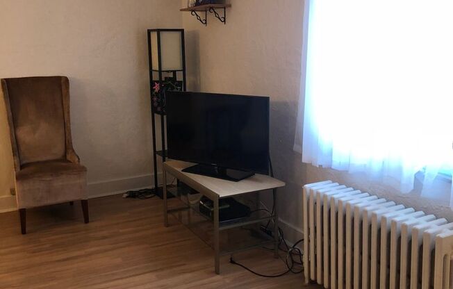 2 beds, 1 bath, $1,500, Unit 1A