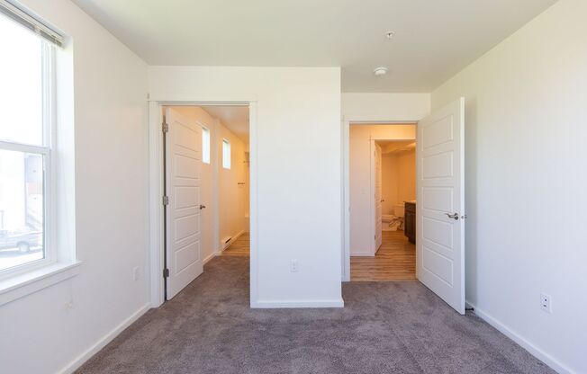 2 beds, 2 baths, 952 sqft, $1,695, Unit 106-302