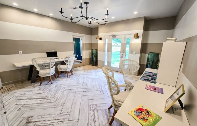 2 beds, 1 bath, 923 sqft, $1,279, Unit 014