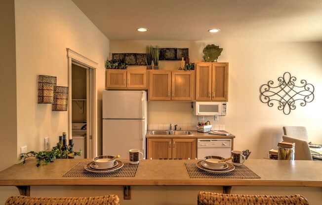 1 bed, 1 bath, 895 sqft, $1,525, Unit C205