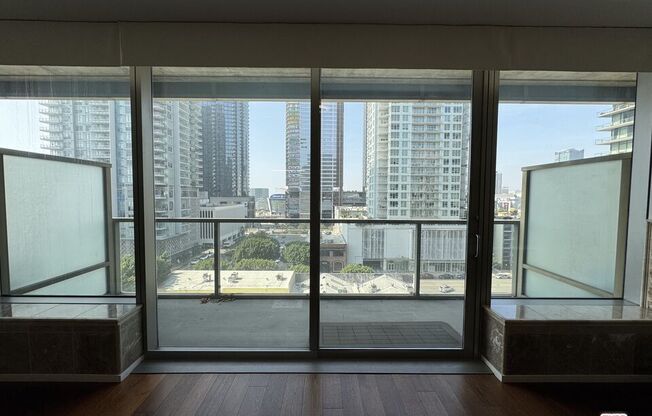 1 bed, 1 bath, 840 sqft, $2,600, Unit 910