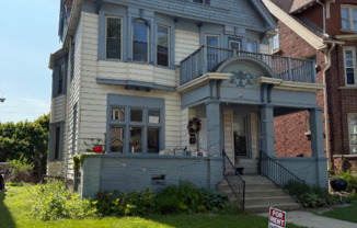 2833 N DOWNER AVE