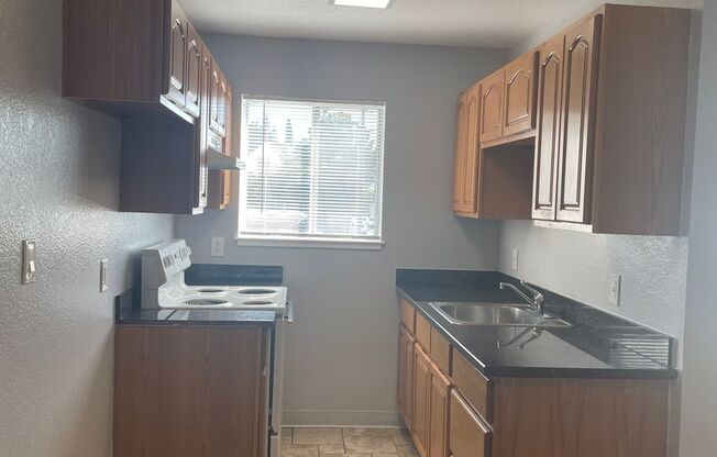 3 beds, 1 bath, 956 sqft, $2,350, Unit 10