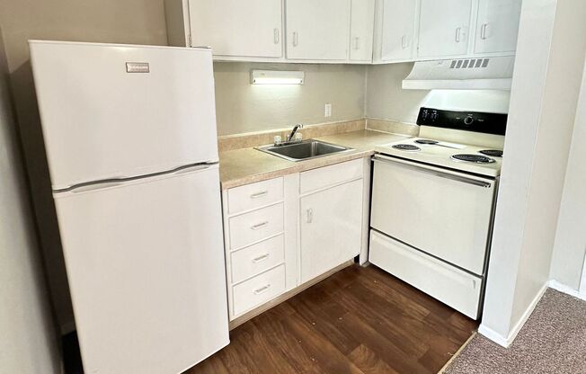 Studio, 1 bath, $640, Unit 541