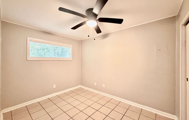 2 beds, 1 bath, 750 sqft, $875, Unit 27