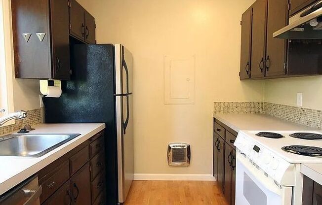 2 beds, 1 bath, 975 sqft, $1,995, Unit 6222