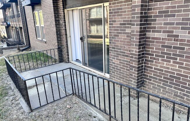 2 beds, 1 bath, 948 sqft, $1,199, Unit 182