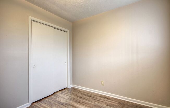3 beds, 1.5 baths, 1,000 sqft, $1,125, Unit 1527-01