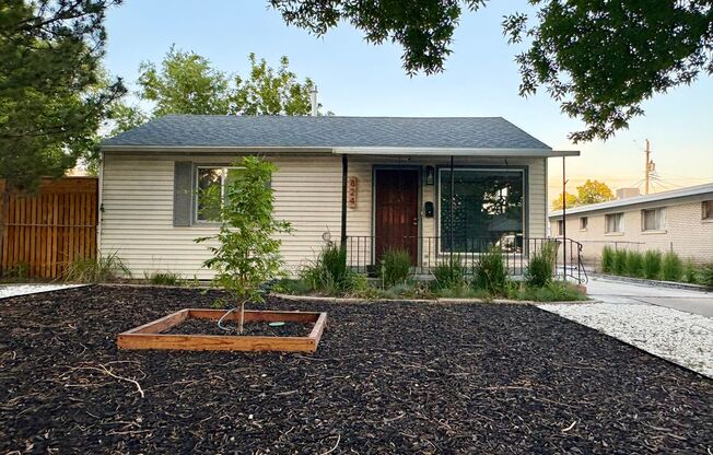 2 Bed 1 Bath Home For Rent!
