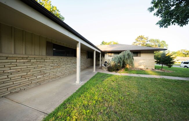 Mid-Century 3 Bedroom in Pine Valley Estates