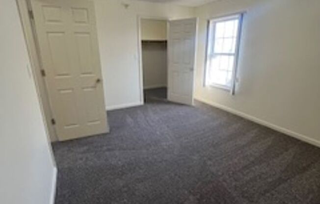 3 beds, 2 baths, 1,360 sqft, $1,489, Unit 34