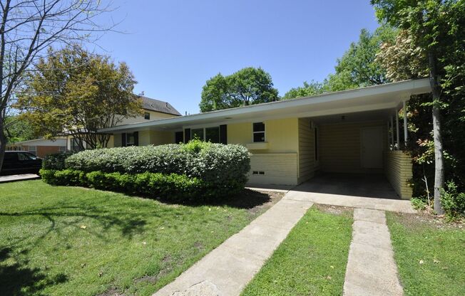 Charming Home With A Spacious Yard!